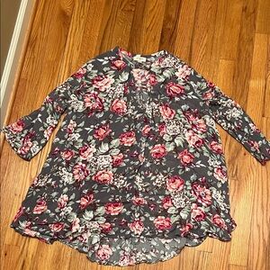 Umgee Gray Floral Tunic Top